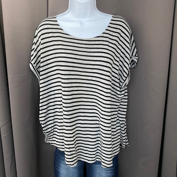 Woman’s top - Picture 1 of 4